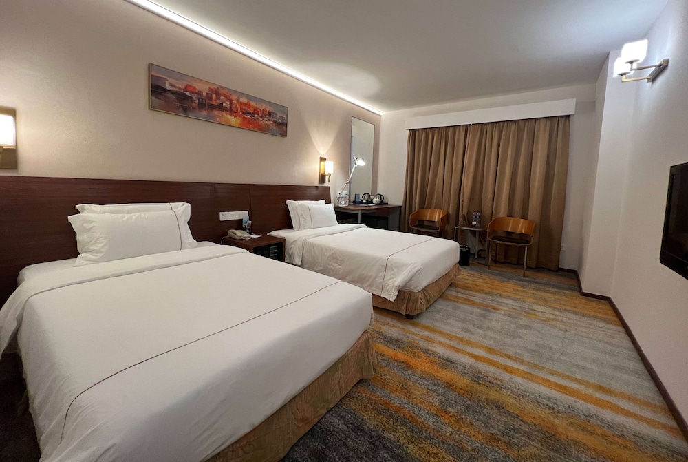 ELEGANT, SUPERIOR, TWIN BEDS