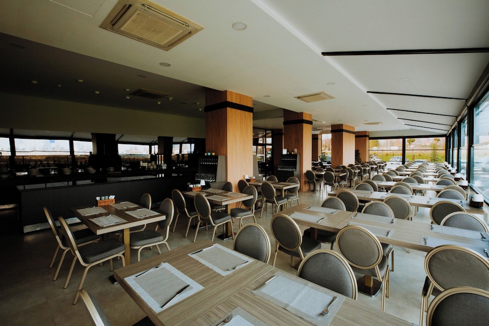 Karpalas City Hotel & Spa 61/70