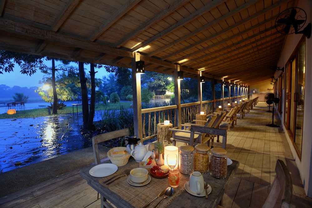 BARAHI JUNGLE LODGE 34/50