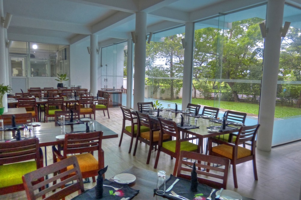 The Rain Tree Hotel 26/38