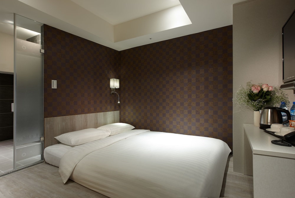 Rf Hotel 7/74