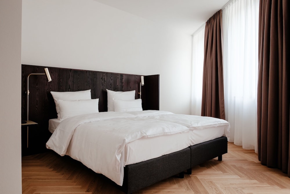 DELUXE, APARTMENT, KITCHENETTE