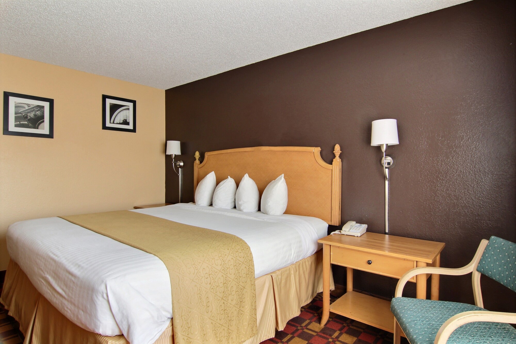 غرفة قياسية بسرير كينج، Quality Inn Hall Of Fame 9/10