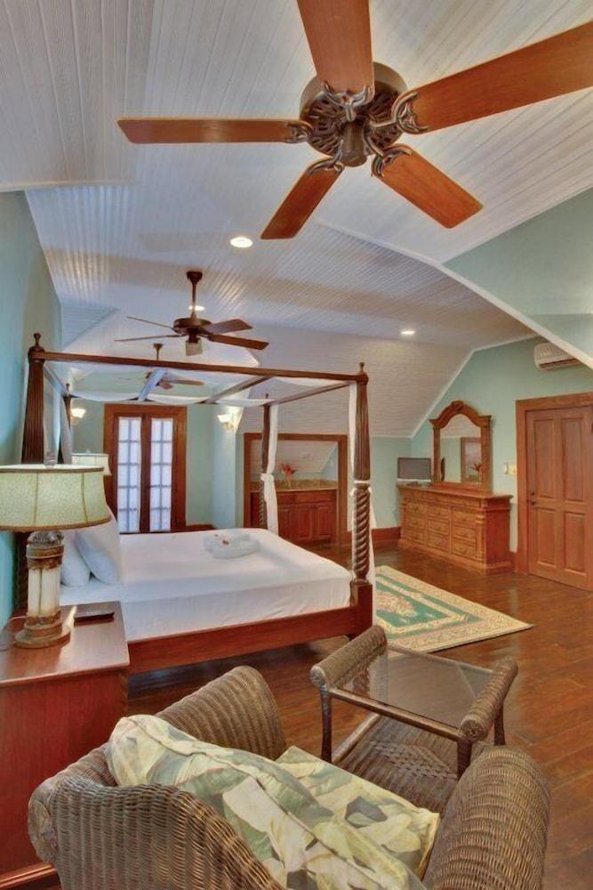 Mahogany Hall Boutique Resort 17/49