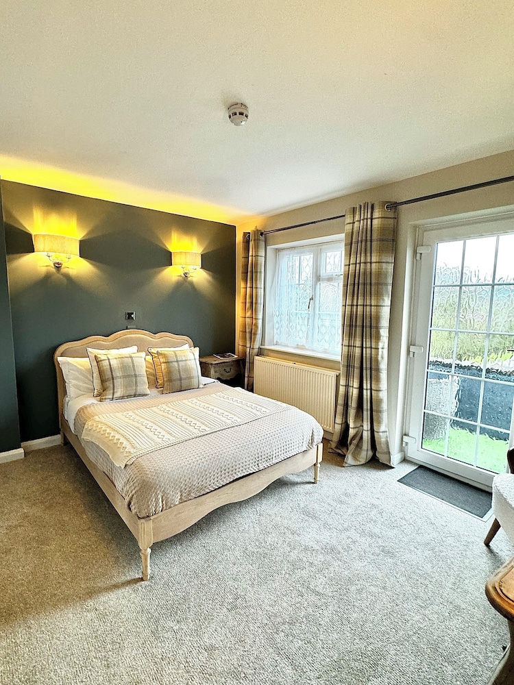 The Chequers Inn 5/50