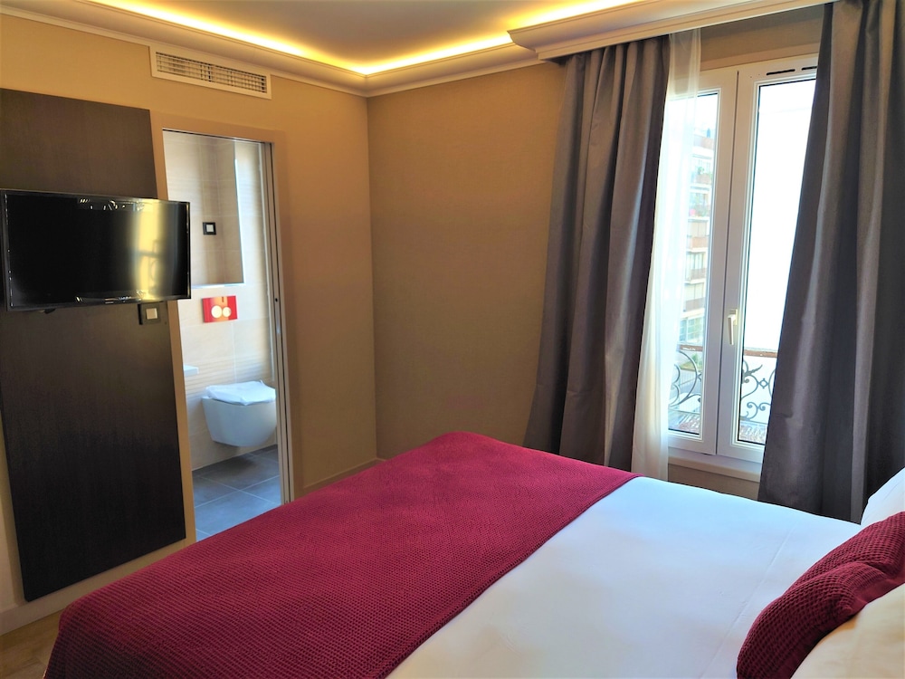 HOTEL CACTUS 24/49