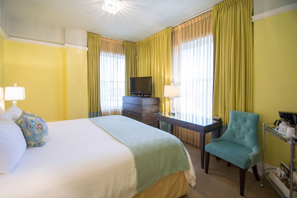 PREMIUM, QUEEN BED