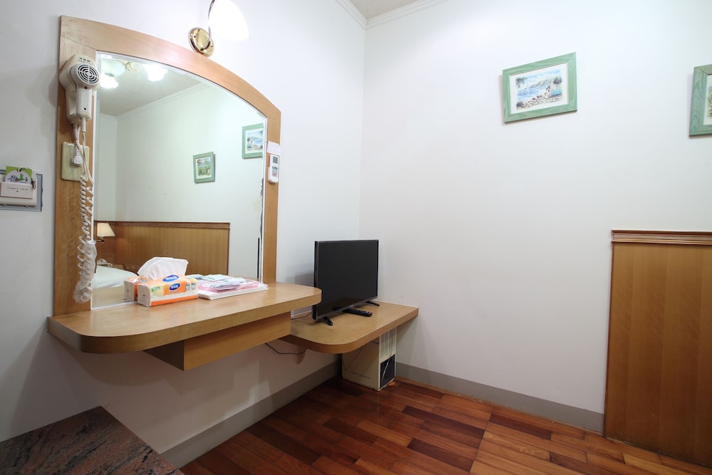 Long Shan Hotel 9/68
