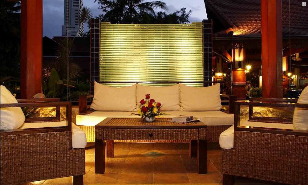 SAFARI BEACH HOTEL 32/48