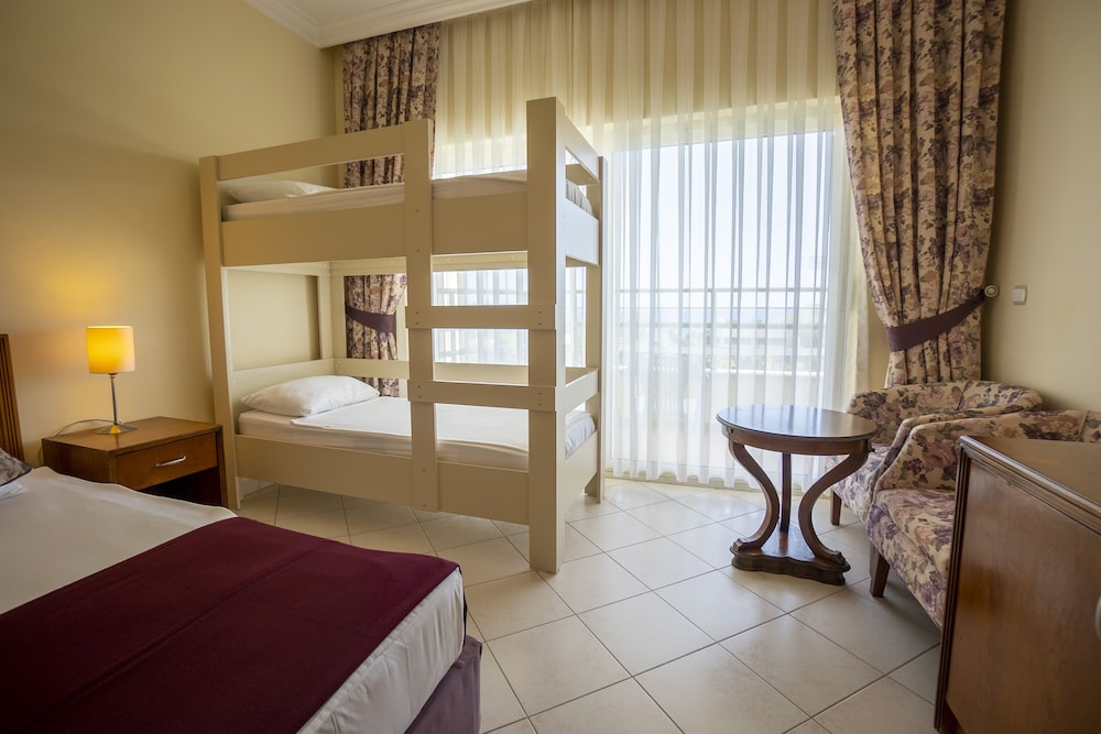 Presa Di Finica Hotel and Suites 10/50