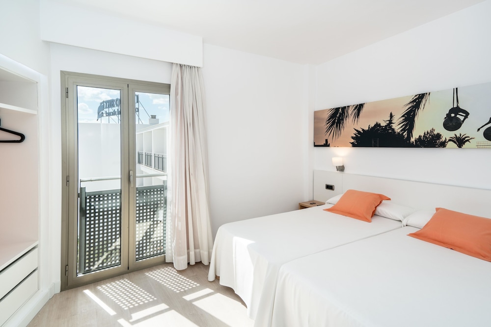 THB Ocean Beach - Adults Only 16/50
