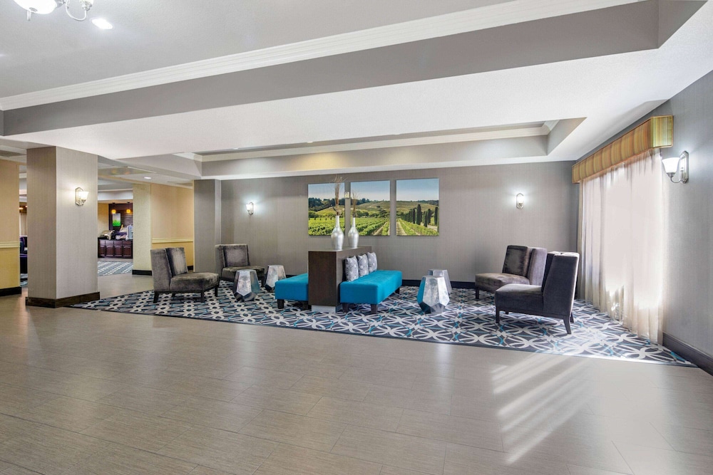 La Quinta Inn Suites Temecula 23/26