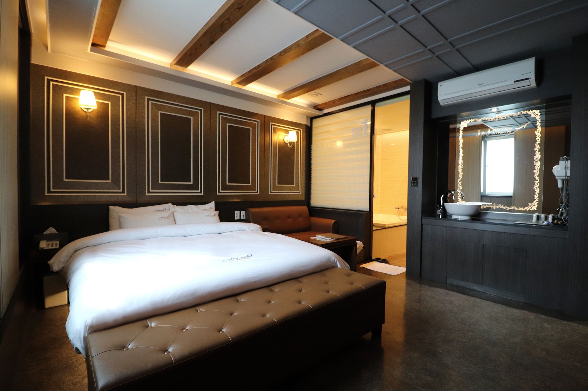 غرفة قياسية بسرير كينج، Airport Hotel 2/3