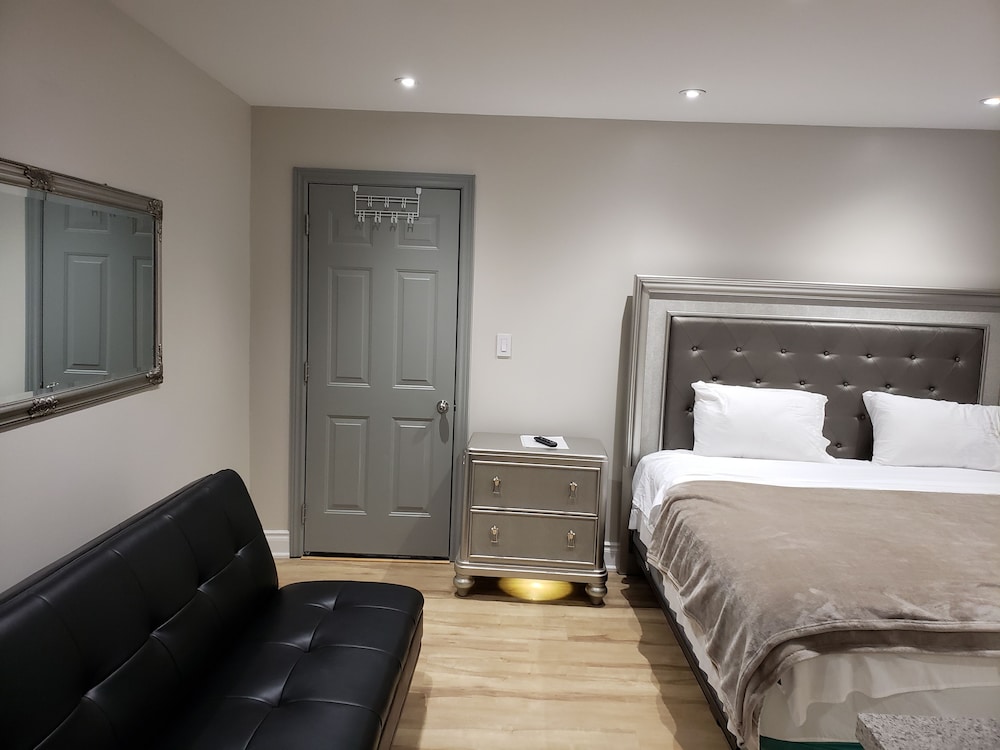 Toronto Rooms And Suites 11/49
