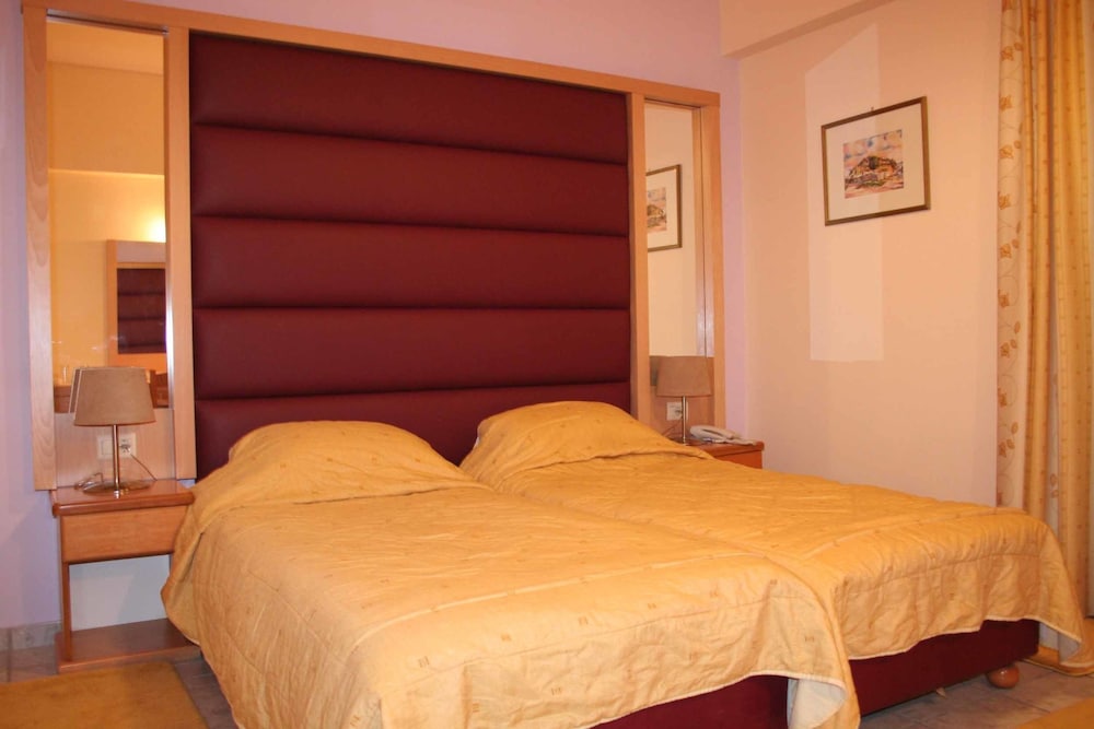 Frini Hotel 12/34
