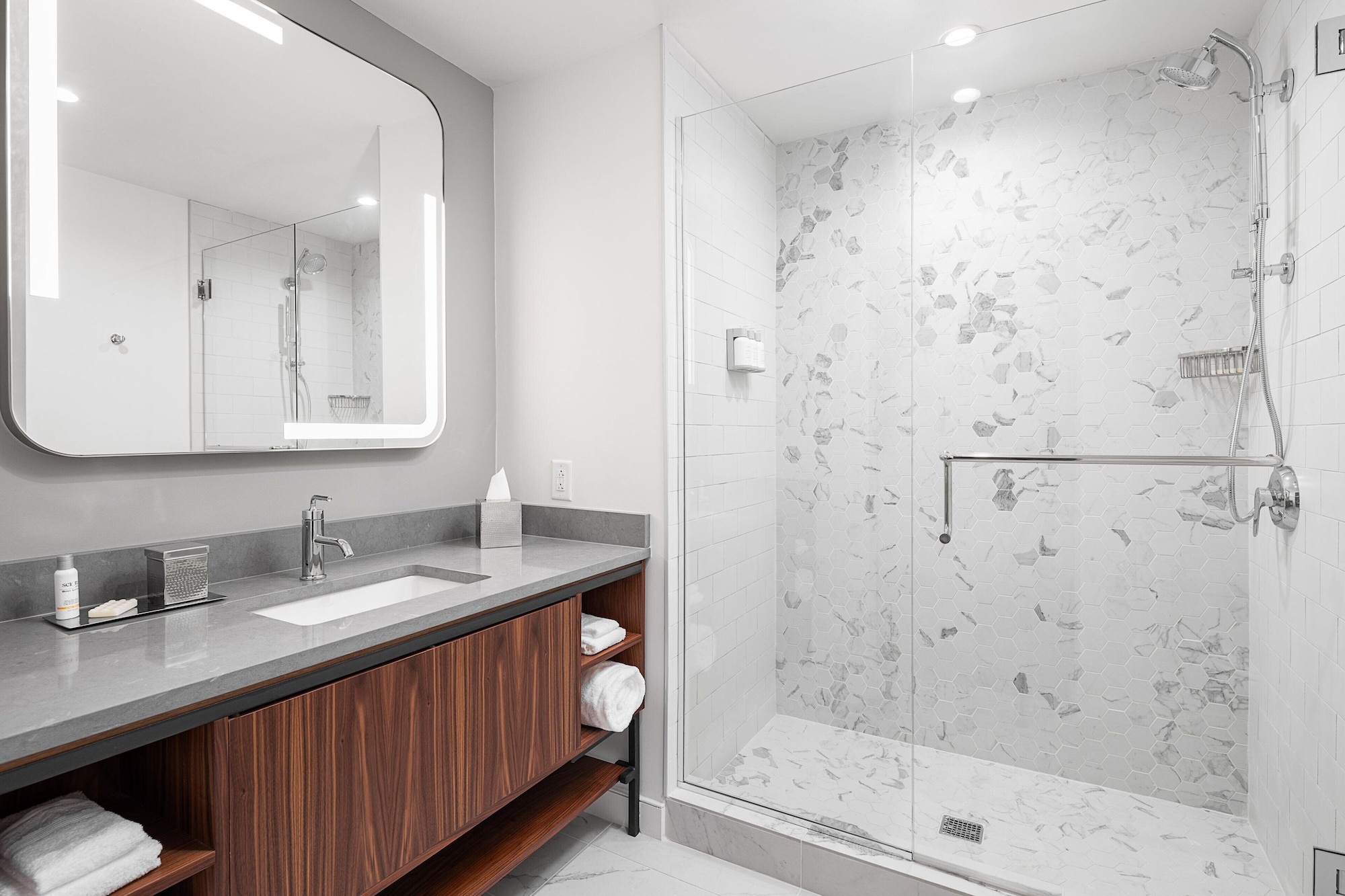 room, 2 queen beds, city view