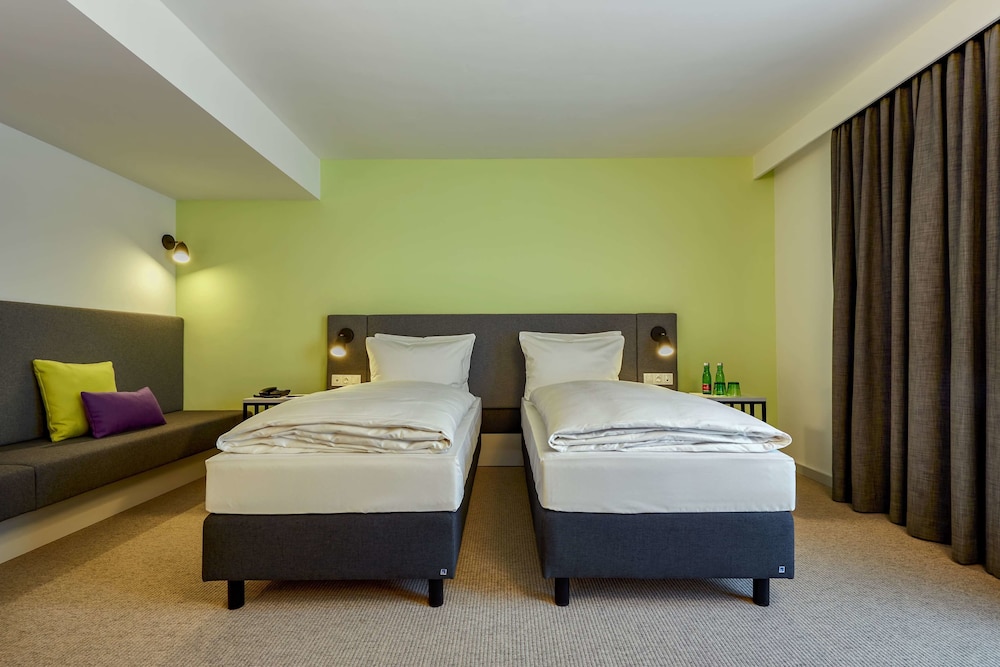 DELUXE, DOUBLE BED