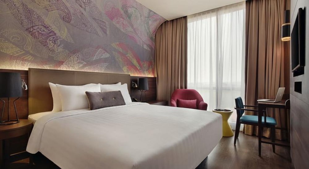 Mercure Karawang 12/66