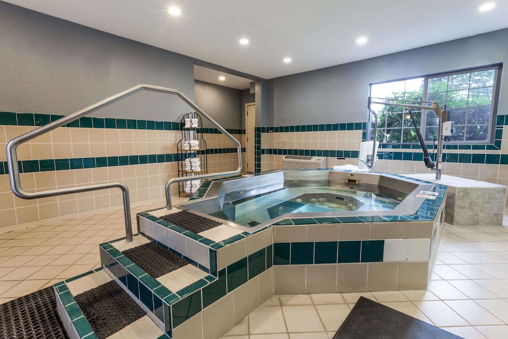 Ramada By Wyndham Portland 26/35