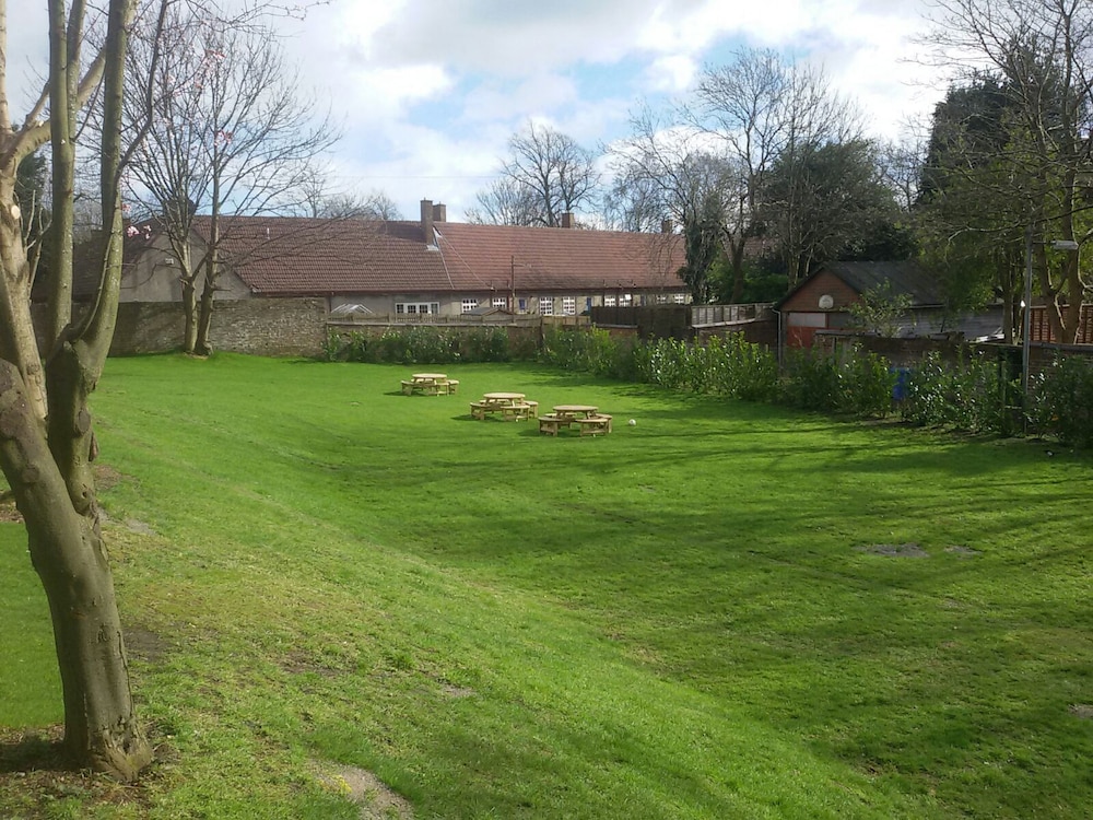 CROSSHILL HOUSE 19/23