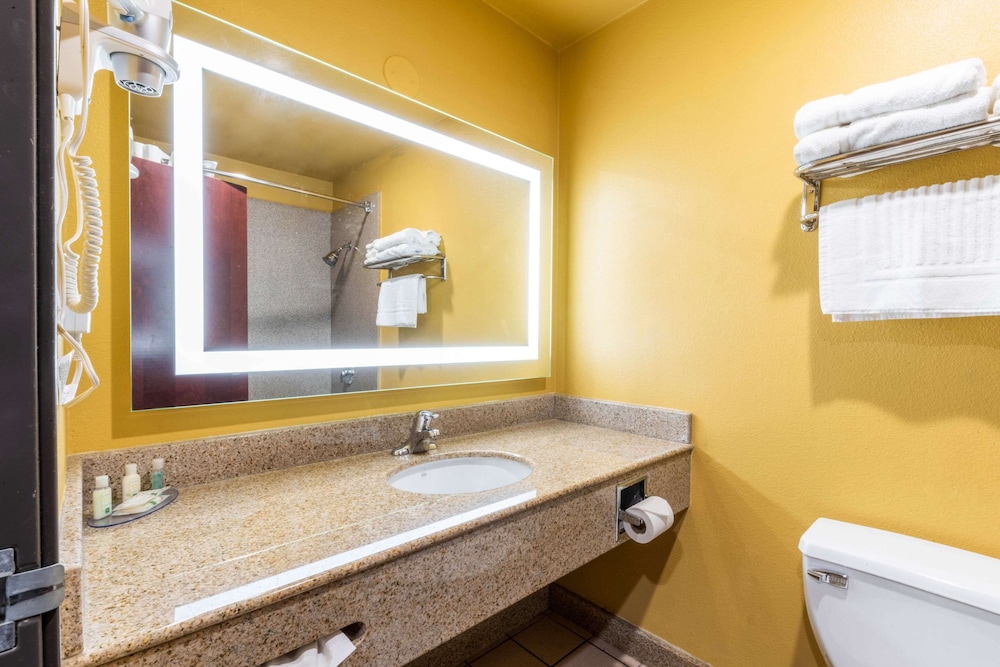 Quality Inn & Suites Sacramento 44/46