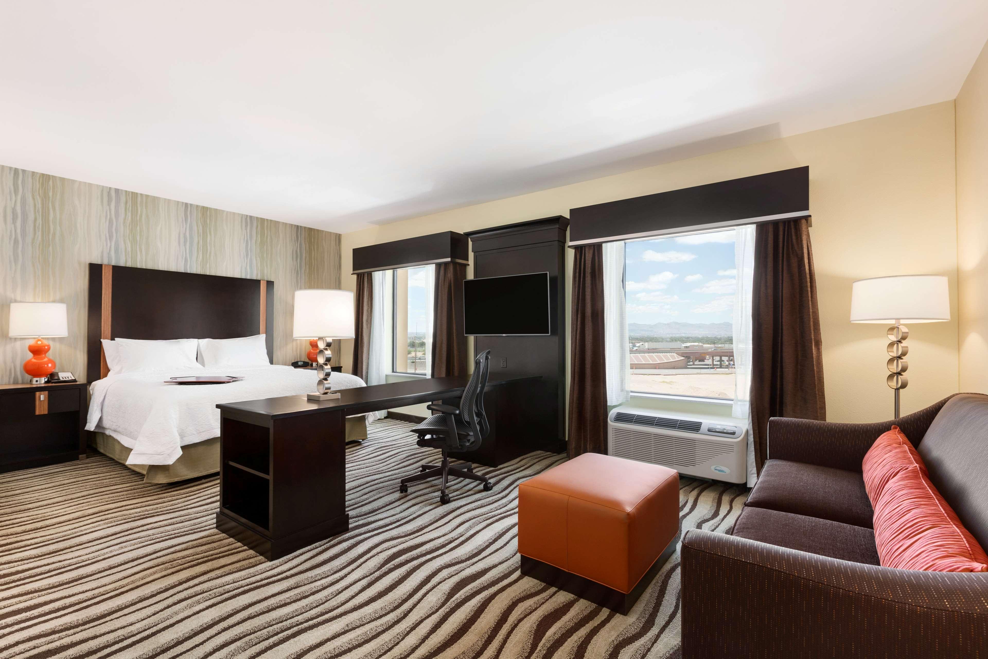 STUDIO, SUITE, KING BED