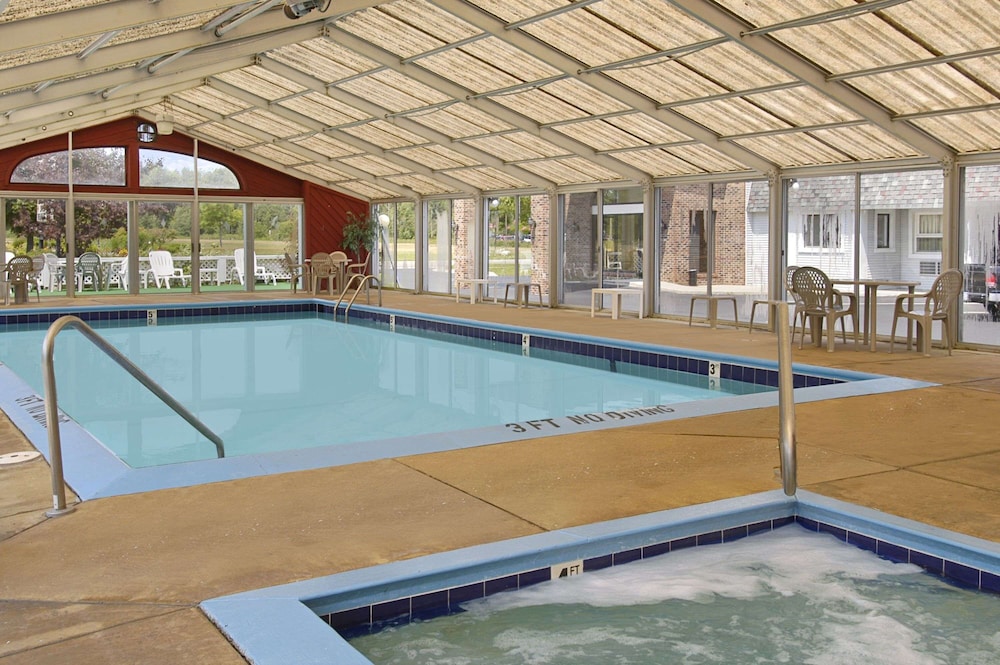 Days Inn By Wyndham Mackinaw City - Lakeview 6/28