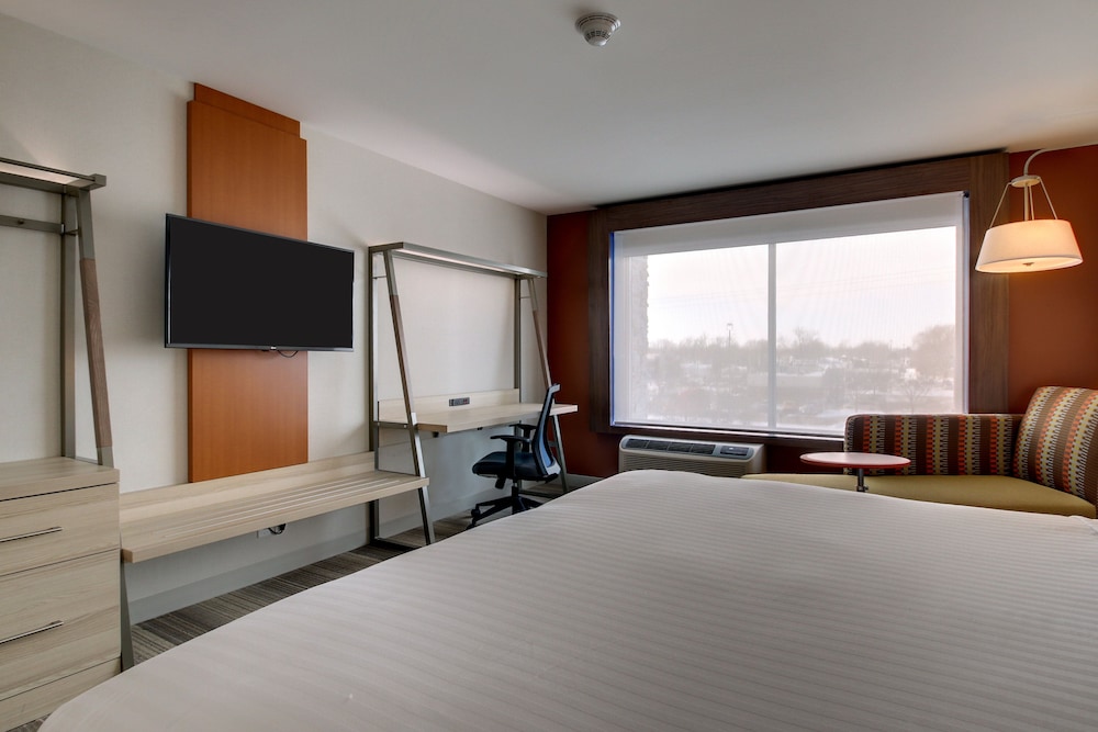 Holiday Inn Express & Suites GALESBURG 25/61
