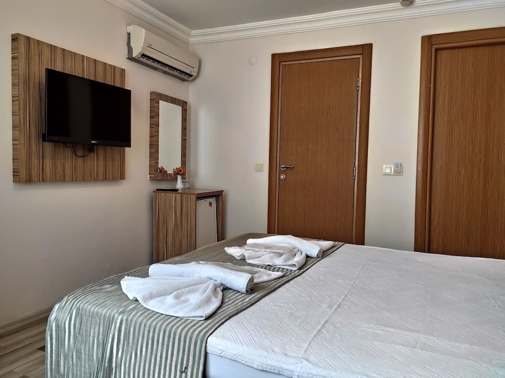 CLASSIC, DOUBLE BED, CITY VIEW