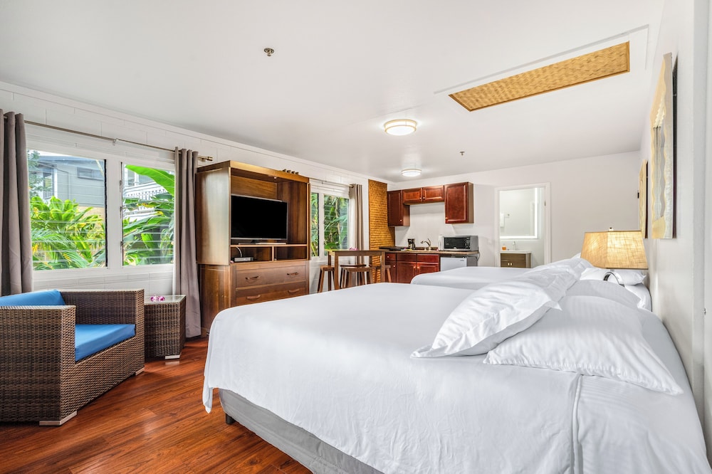 STUDIO, SUITE, 2 KING BEDS, BAY VIEW