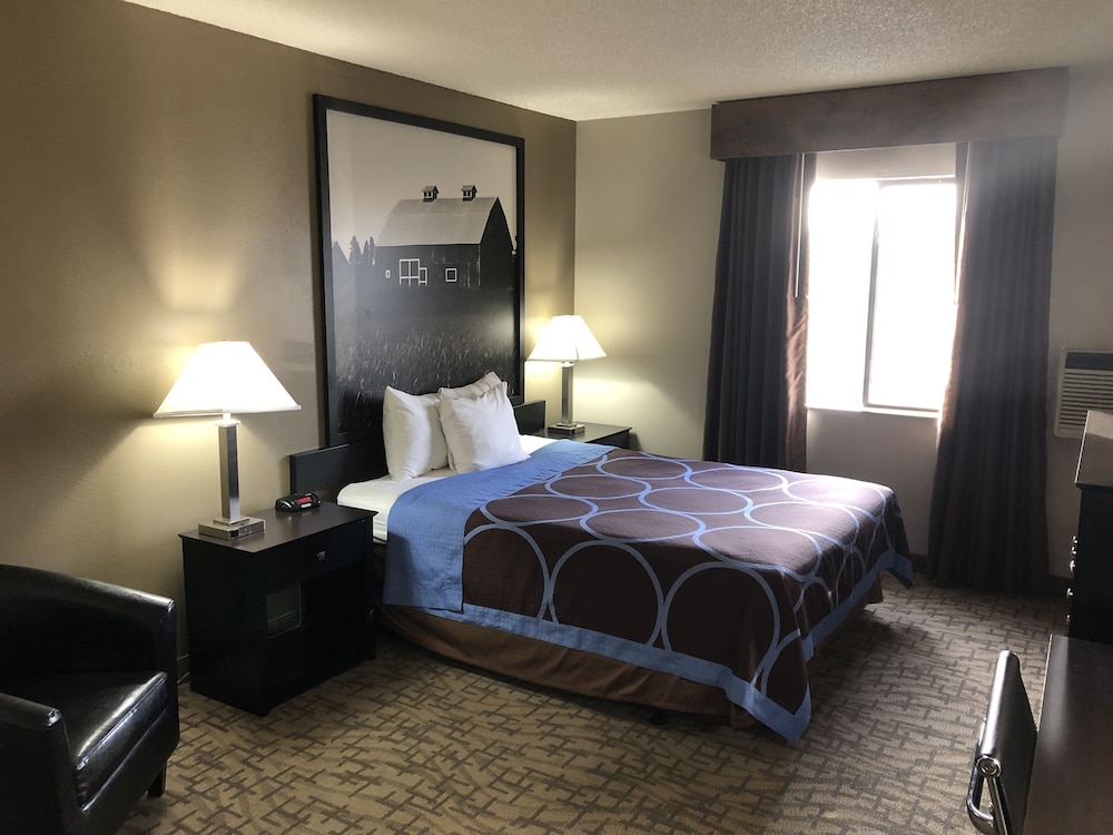 Super 8 By Wyndham Boise 12/29