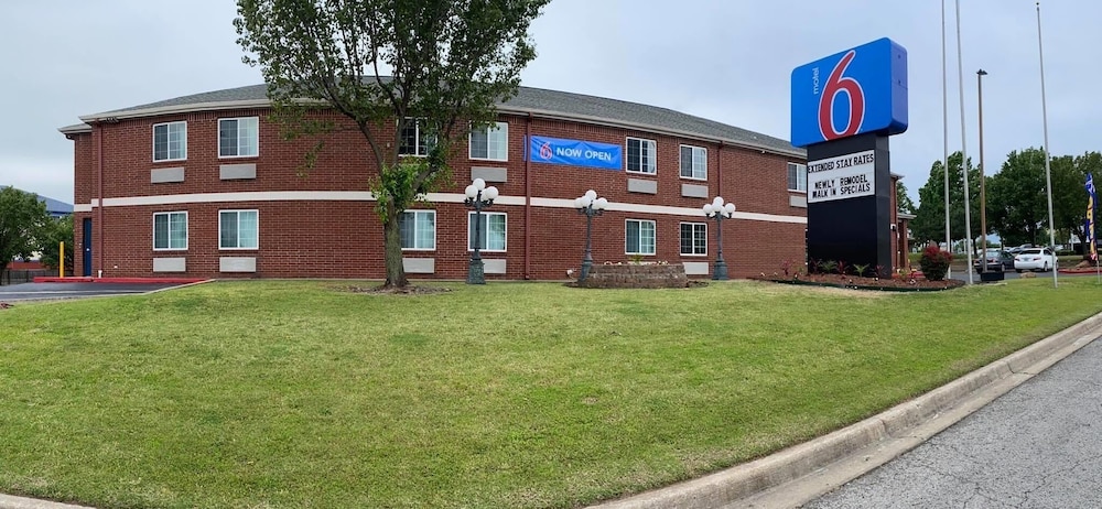 Motel6 Tulsa OK - CENTRAL secondary