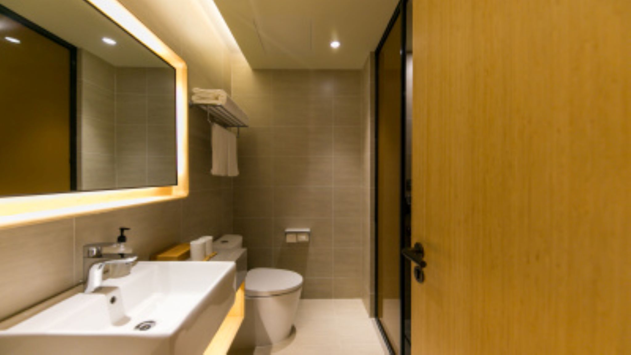 Ji Hotel (Shanghai Hongqiao Airport, Qixin Road) 18/18