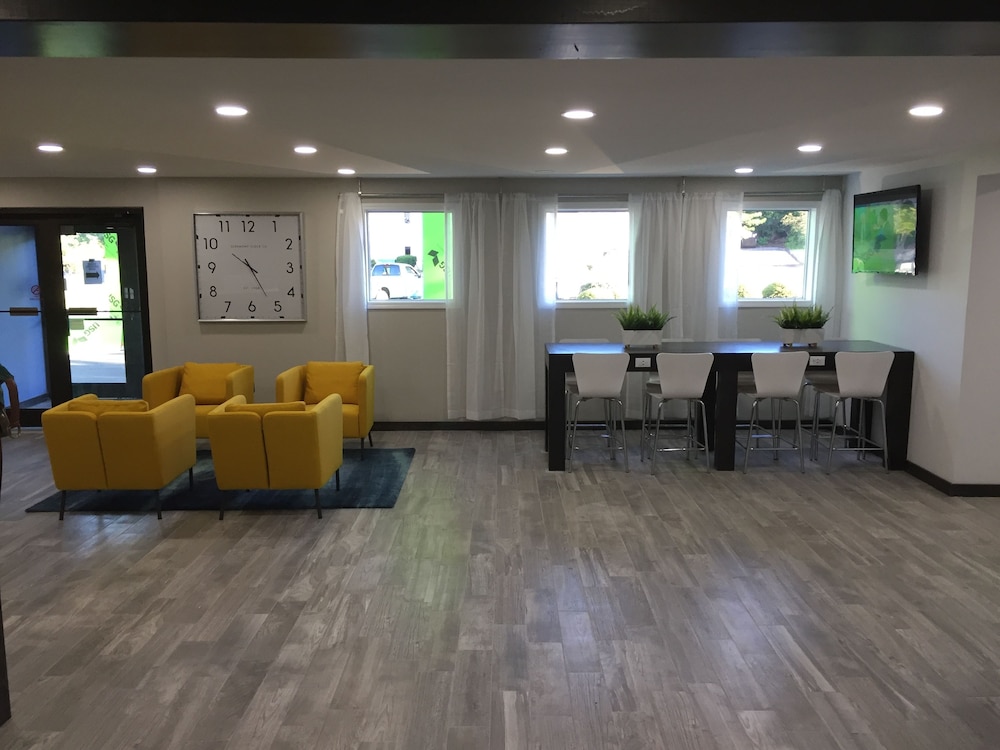 Days Inn & Suites By Wyndham Cincinnati North 2/32