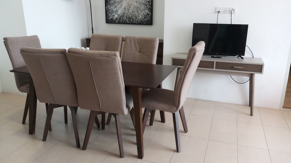 Roxy Hotel Apartment 53/58