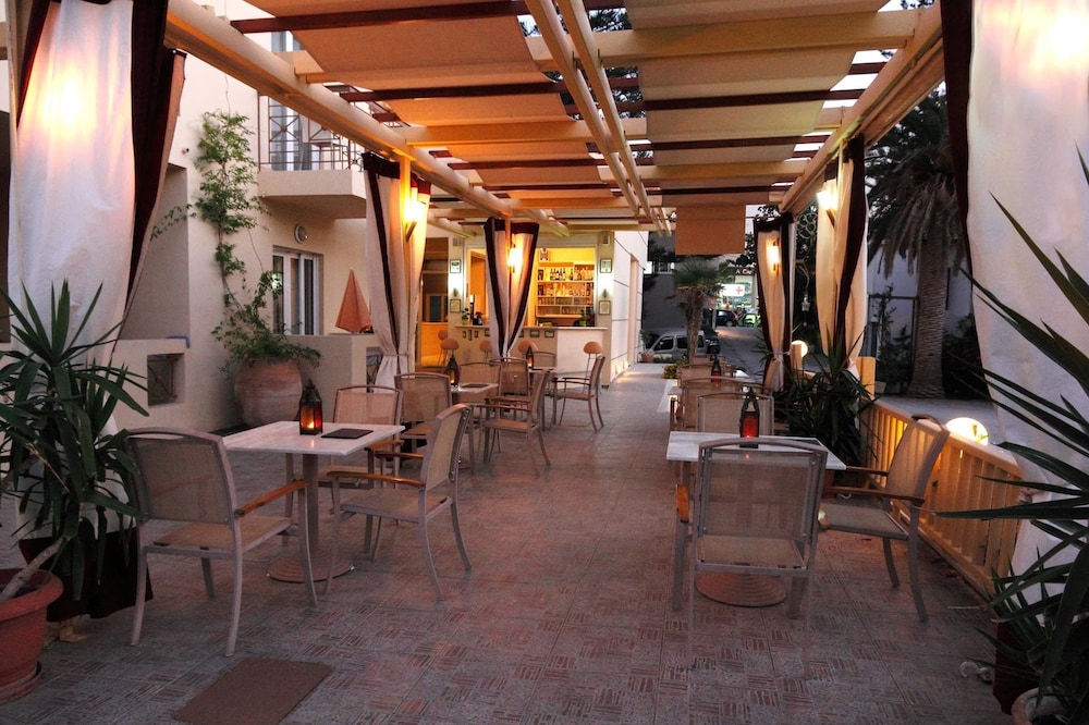 Lambrinos Suites 33/51
