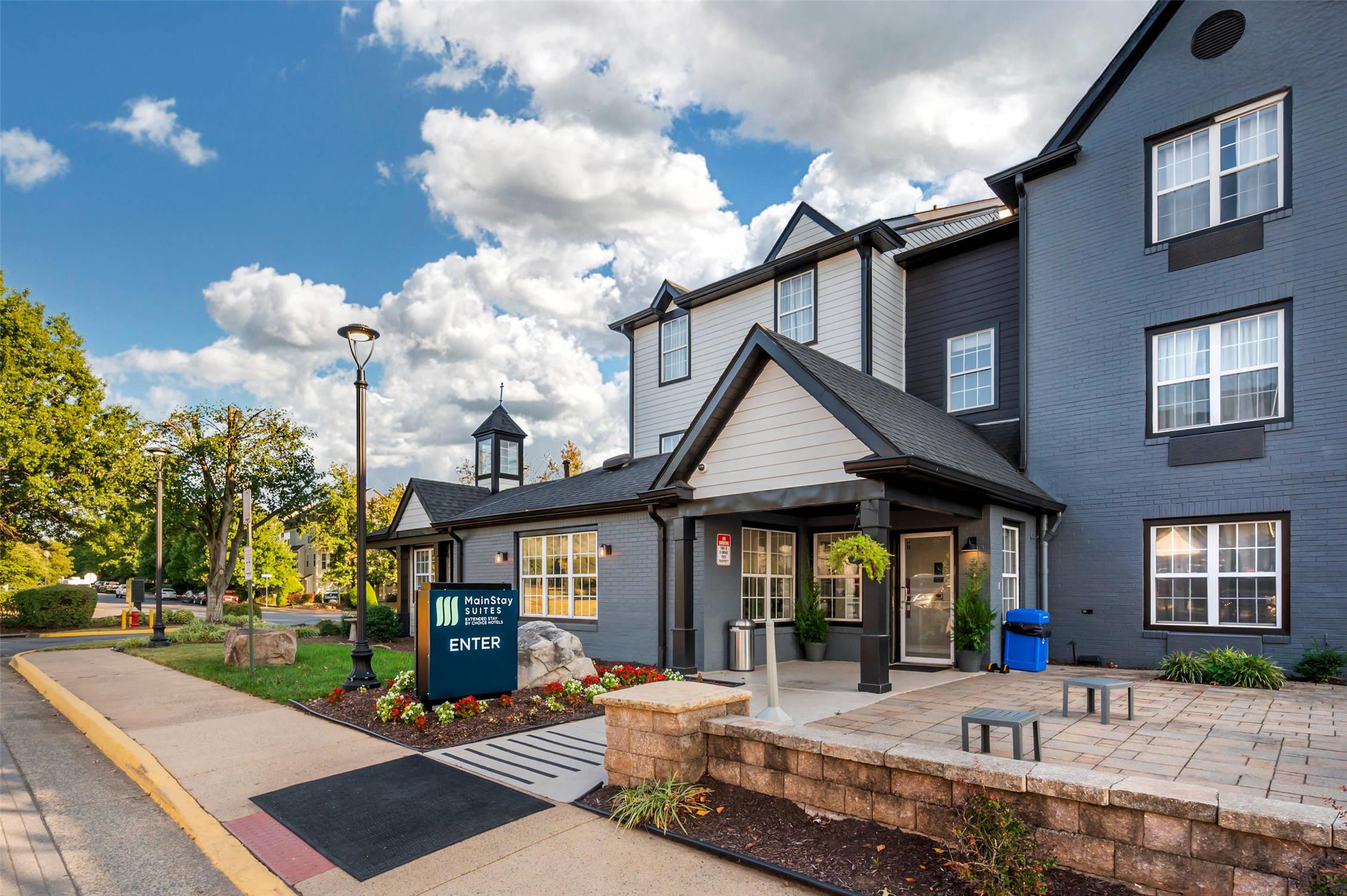 MainStay Suites Sterling near Dulles Town Center 17/19