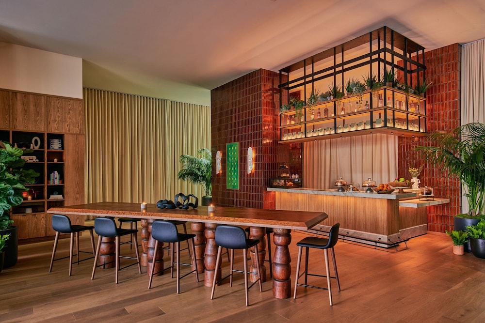 HOLLYWOOD VOLUME, a Tribute Portfolio Hotel 31/50