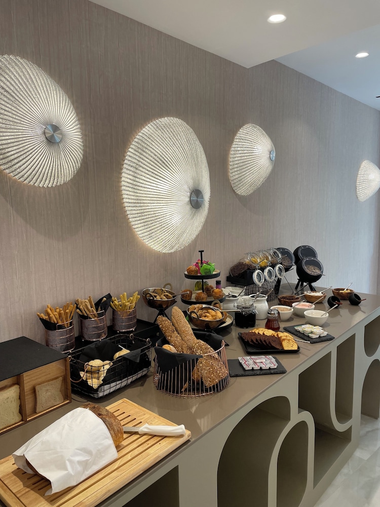 Ethereal White Resort Hotel & Spa Adults Only 16+ 74/81