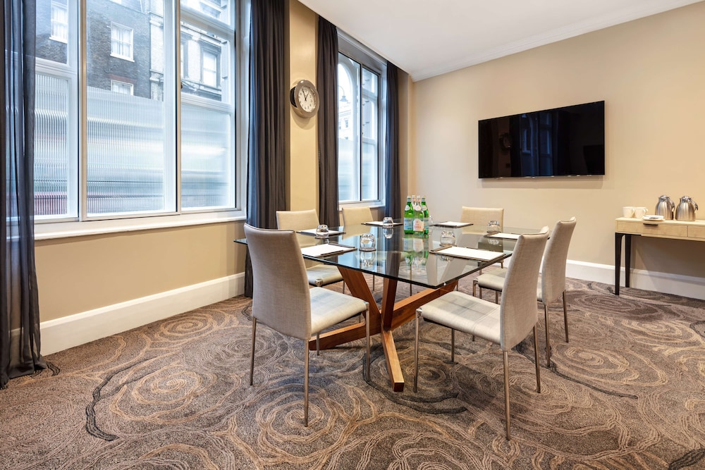 Radisson Blu Hotel, London Tottenham Court Road 42/49
