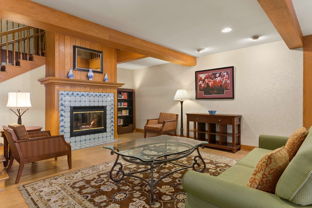 Country Inn & Suites by Radisson Holland, MI 23/42