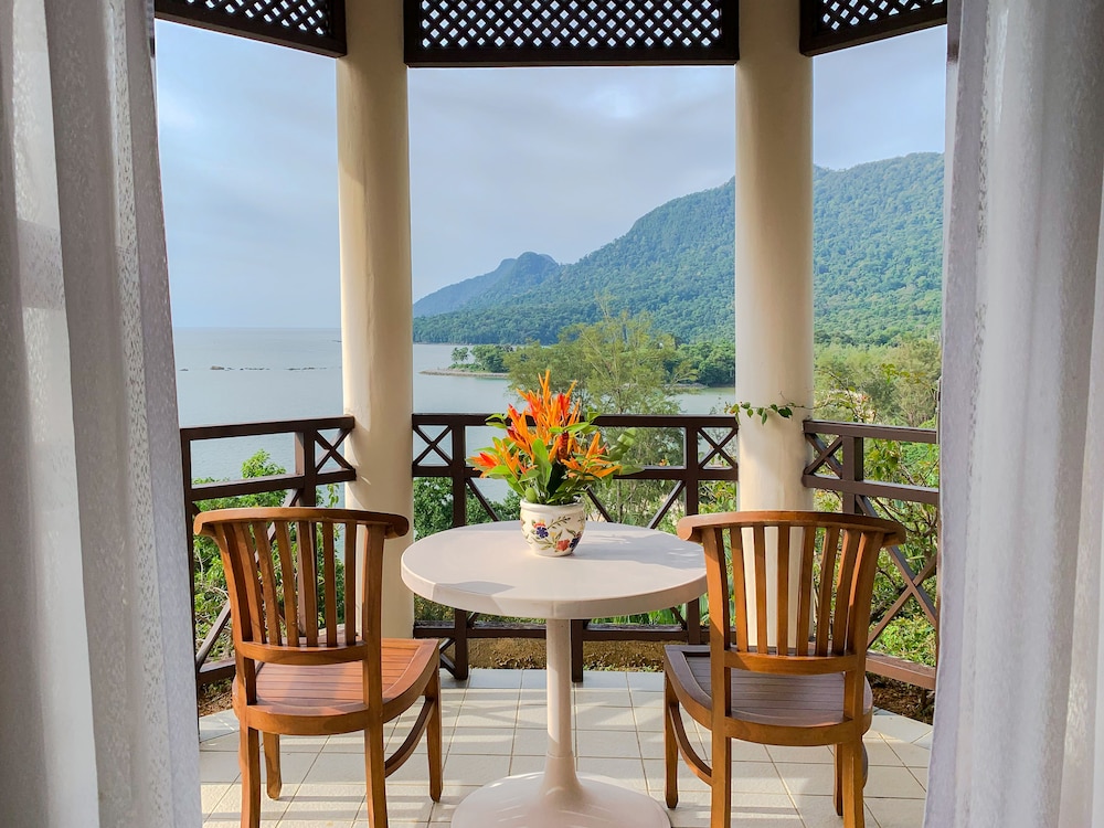 DAMAI BEACH RESORT 47/63