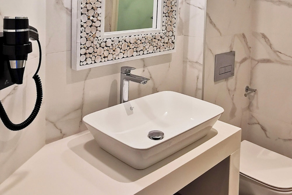 غرفة أساسية بسريرين منفصلين مع أريكة، Villaggio Boutique Hotel Hersonissos - Adults Only 10/10