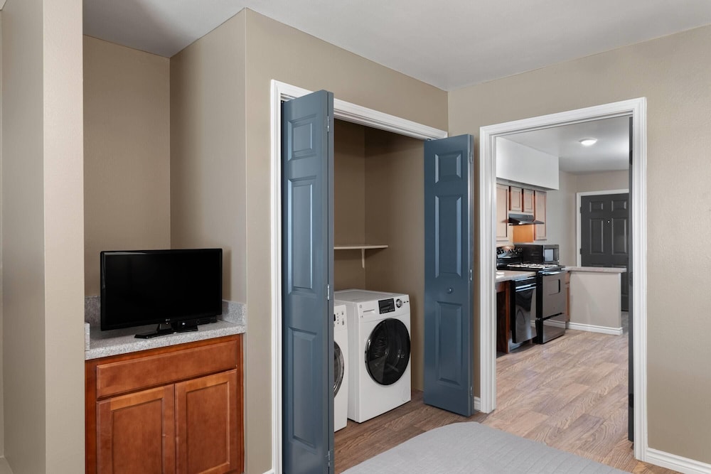 Eagle's Den Suites Andrews a Travelodge by Wyndham 41/55