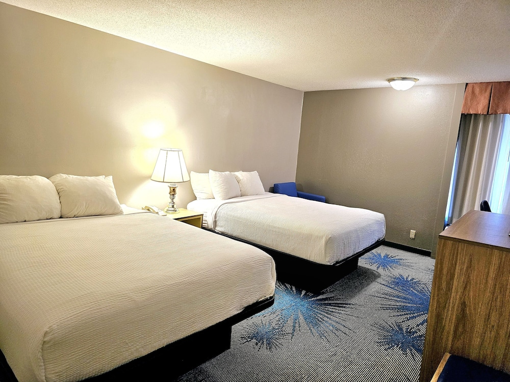 Days Inn by Wyndham Rolla 12/33