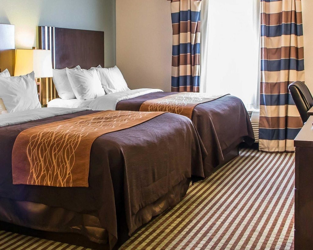 Comfort Inn and Suites Perry I-35 10/36