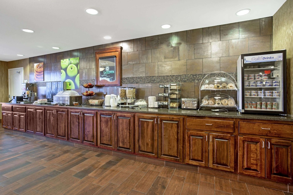 La Quinta Inn & Suites by Wyndham Dickinson 41/50