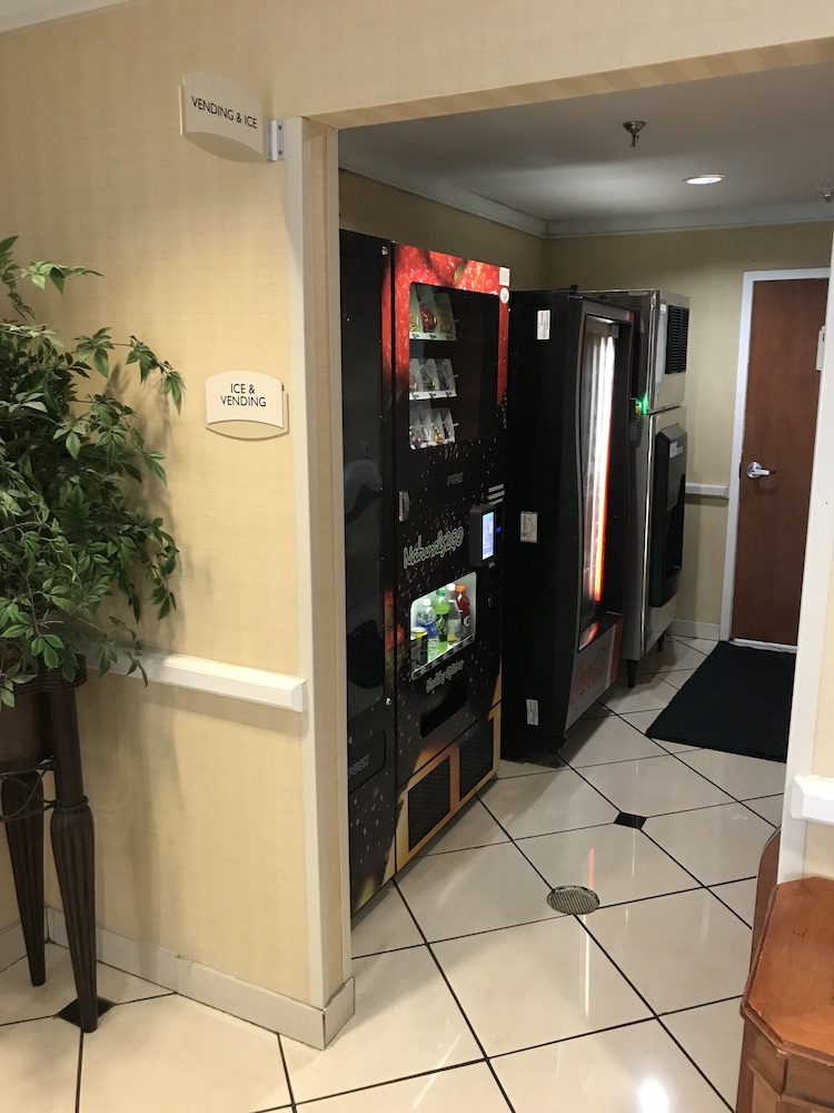 Baymont By Wyndham Gainesville I-75 8/46
