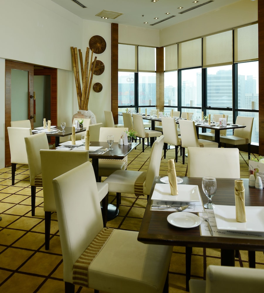 Pacific Regency Hotel Suites 58/70