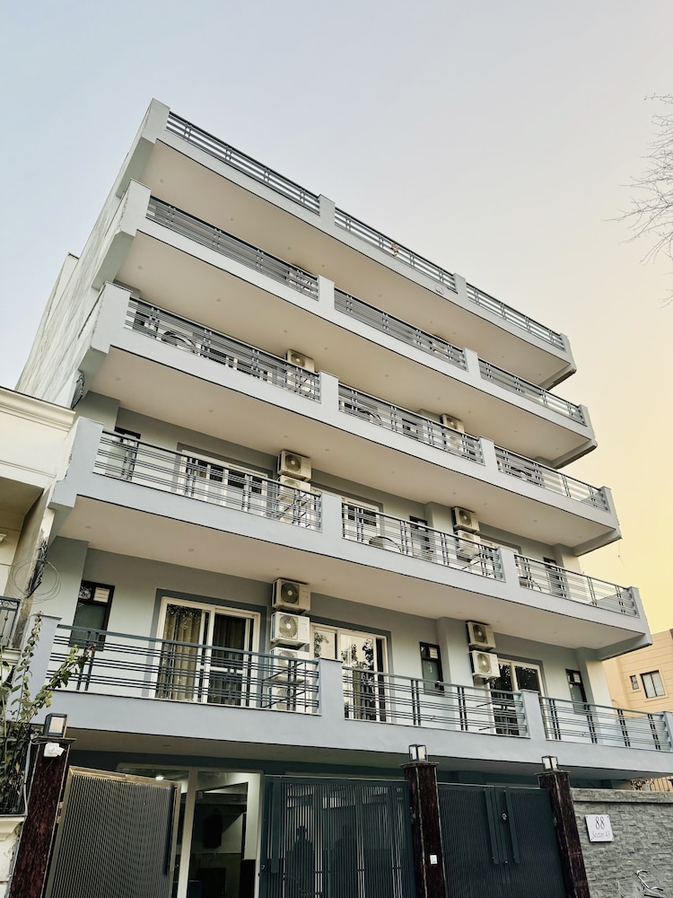 ZEN Suites Golf Course Road 1/50